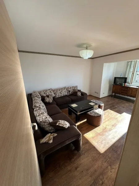 Tirane, shitet apartament 2+1 Kati 5, 75 m² 95.000 € (KOMBINAT)