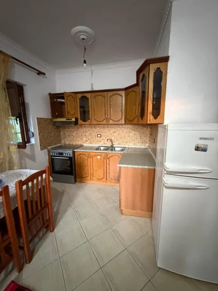 Tirane, jepet me qera apartament 2+1 Kati 2, 90 m² 350 € (Fresku)