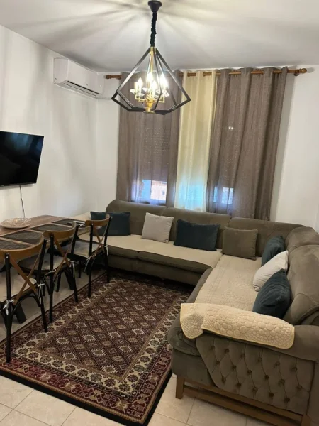 Tirane, jepet me qera apartament 1+1 Kati 8, 65 m² 600 € (Stadiumi Dinamo)