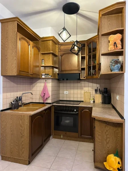 Tirane, jepet me qera apartament 1+1 Kati 8, 65 m² 600 € (Stadiumi Dinamo)