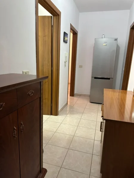 Tirane, jepet me qera apartament 1+1 Kati 8, 65 m² 600 € (Stadiumi Dinamo)