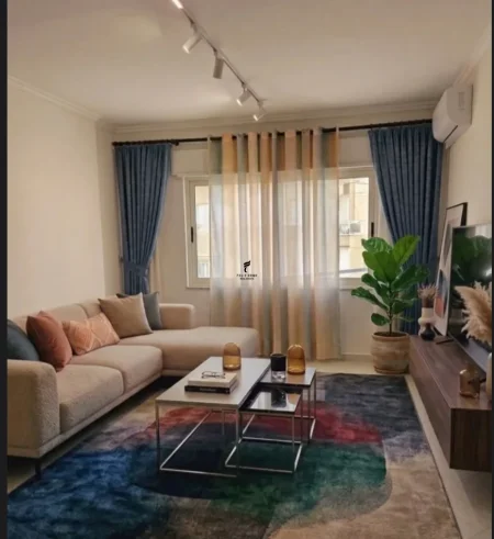 Tirane, jepet me qera apartament 1+1 Kati 4, 70 m² 500 € (KODRA E DIELLIT)
