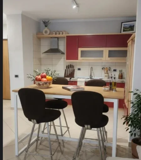 Tirane, jepet me qera apartament 1+1 Kati 4, 70 m² 500 € (KODRA E DIELLIT)