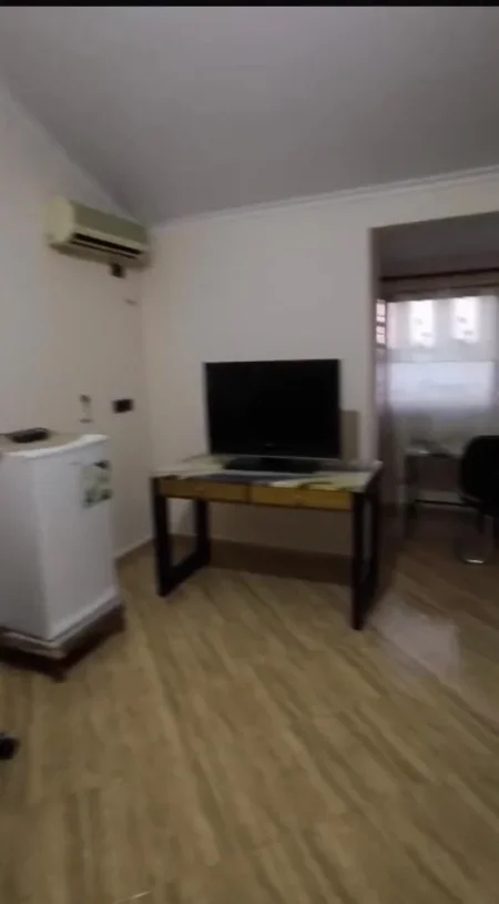 Tirane, jepet me qera apartament 1+1 Kati 6, 60 m² 400 € (Rruga Reshit Petrela)