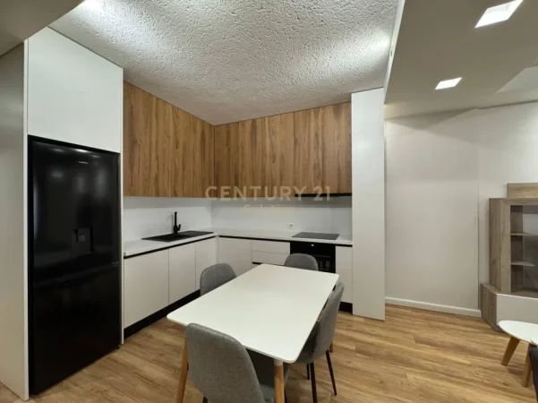 Tirane, shitet apartament 1+1 Kati 3, 185.000 € 