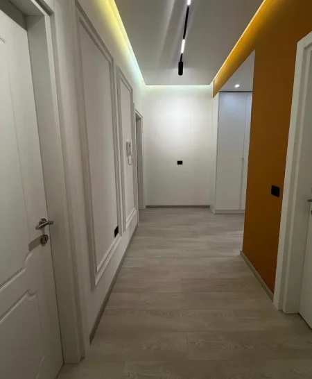 Tirane, jepet me qera apartament 2+1 , 110 m² 620 € 