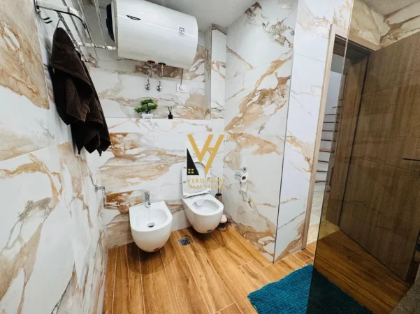 Tirane, jepet me qera apartament Dublex Kati 3, 60 m² 670 € (RRUGA E DIBRES)