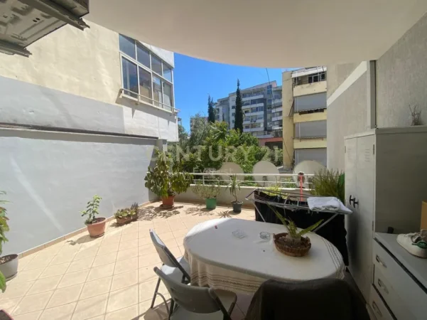 Tirane, shitet apartament 1+1 Kati 3, 130.000 € 