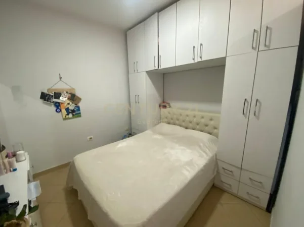 Tirane, shitet apartament 1+1 Kati 3, 130.000 € 