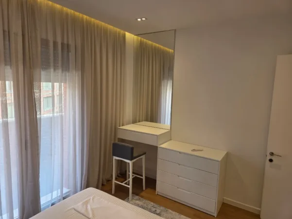 Tirane, jepet me qera apartament 1+1+Ballkon Kati 3, 70 m² 1.000 € (Rruga e Kavajes)