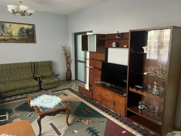 Tirane, jepet me qera apartament 3+1 , 200 m² 500 € (Fresk)