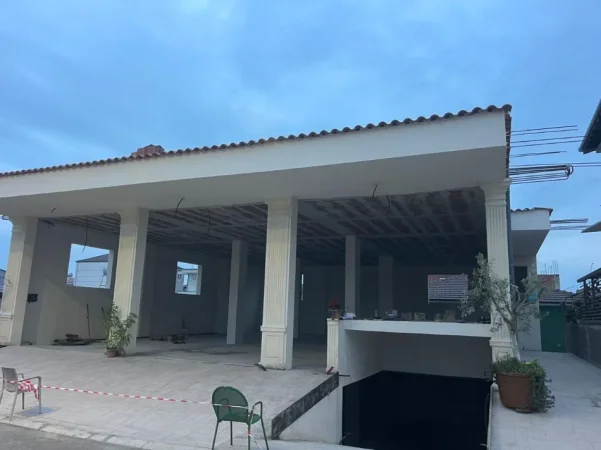 Tirane, jepet me qera magazine Kati 0, 250 m² 1.500 € (Bulevardi i Bathores)