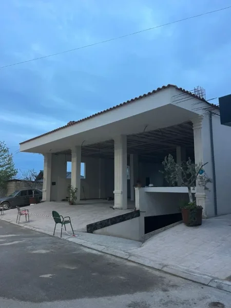 Tirane, jepet me qera magazine Kati 0, 250 m² 1.500 € (Bulevardi i Bathores)