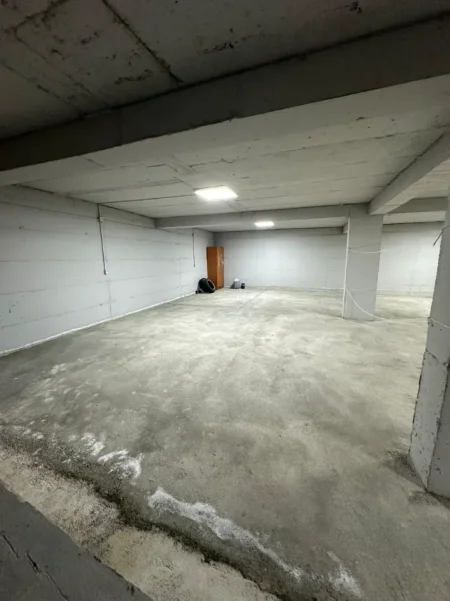 Tirane, jepet me qera magazine Kati 0, 250 m² 1.500 € (Bulevardi i Bathores)
