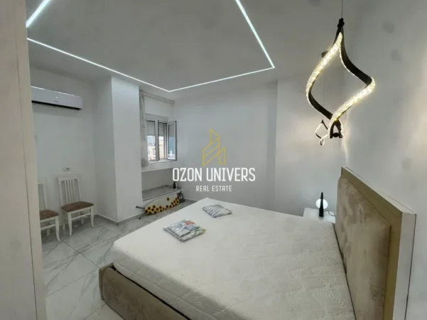 Tirane, jepet me qera apartament 1+1+Ballkon Kati 9, 87 m² 800 € (Qendër)