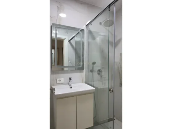 Tirane, jepet me qera apartament 3+1 Kati 4, 110 m² 1.200 € 