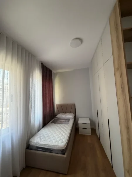 Tirane, jepet me qera apartament 2+1 Kati 3, 77 m² 580 € (Yzberisht)