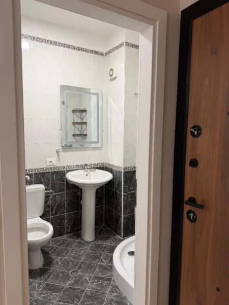 Tirane, jepet me qera apartament 2+1 Kati 3, 77 m² 580 € (Yzberisht)