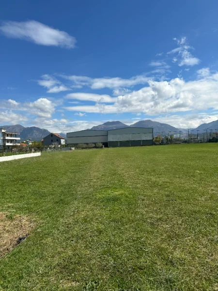 Shitet toke ne Kamëz, 4.200 m² 70.000 €/1000 m2