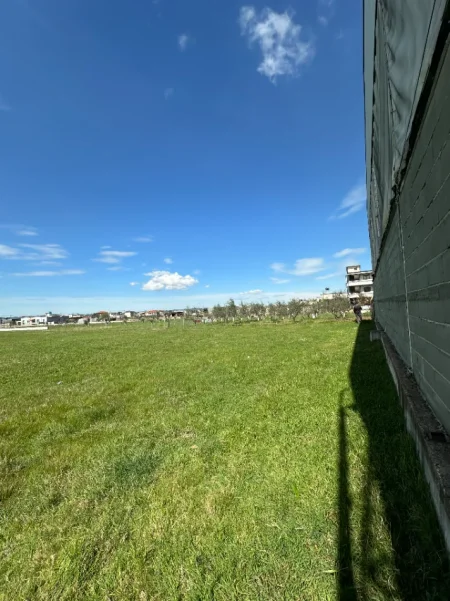 Shitet toke ne Kamëz, 4.200 m² 70.000 €/1000 m2