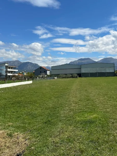 Shitet toke ne Kamëz, 4.200 m² 70.000 €/1000 m2
