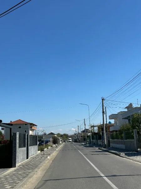 Shitet toke ne Kamëz, 4.200 m² 70.000 €/1000 m2