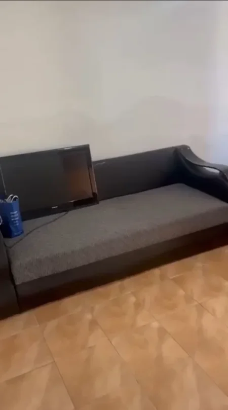 🏡 JEPET ME QERA APARTAMENT 1+1 TE 21 DHJETOR , Rruga e Kavajes , afer Square 21 dhe Deliorgjit ,  400 Eur