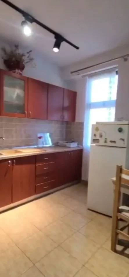 Tirane, jepet me qera apartament 2+1 Kati 3, 65 m² 500 € 