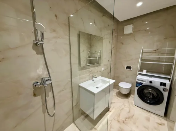 Tirane, jepet me qera apartament 2+1 Kati 5, 90 m² 500 € (UNIVERS CITY)
