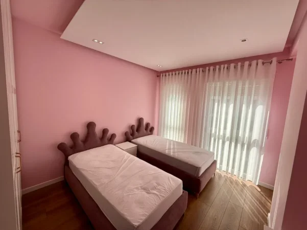 Tirane, jepet me qera apartament 2+1 Kati 5, 90 m² 500 € (UNIVERS CITY)