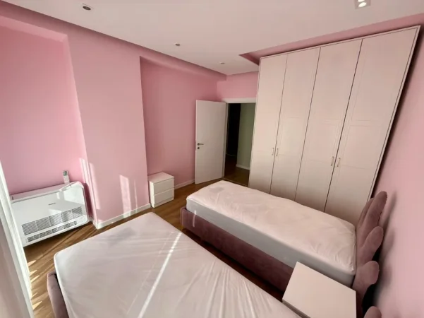 Tirane, jepet me qera apartament 2+1 Kati 5, 90 m² 500 € (UNIVERS CITY)