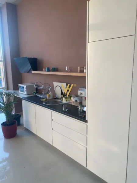 Tirane, jepet me qera zyre Kati 2, 250 m² 2.000 € (SAUK)