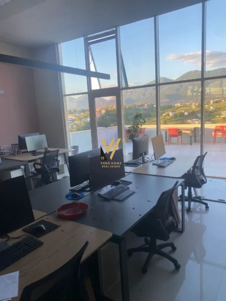Tirane, jepet me qera zyre Kati 2, 250 m² 2.000 € (SAUK)