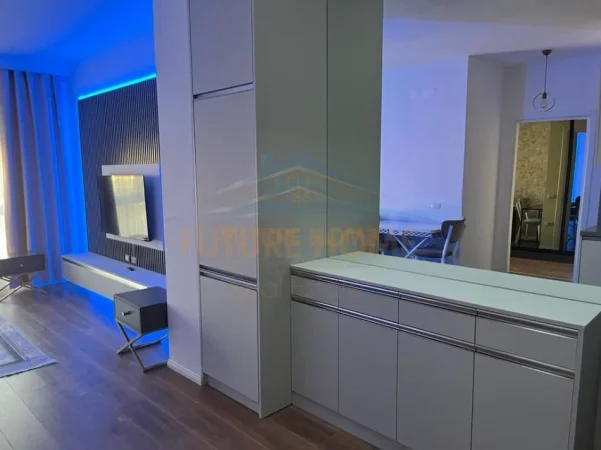 Tirane, shitet apartament 1+1+Post Parkimi, Kati 10, 72 m² 265.000 € (Rruga e Barrikadave)