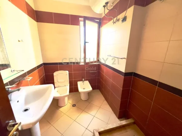 Shqiperi, shitet apartament 1+1 Kati 4, 63 m² 