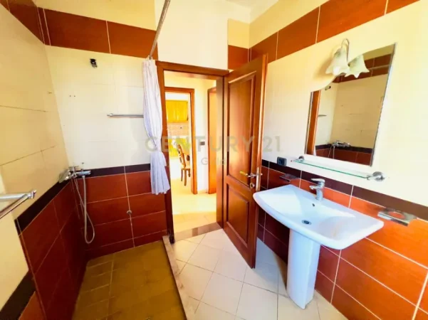 Shqiperi, shitet apartament 1+1 Kati 4, 63 m² 