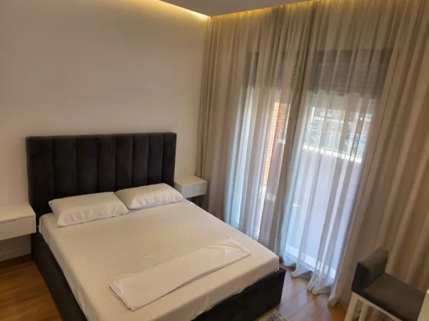 Tirane, jepet me qera apartament 1+1 Kati 3, 94 m² 1.000 € (Rruga e Kavajes)