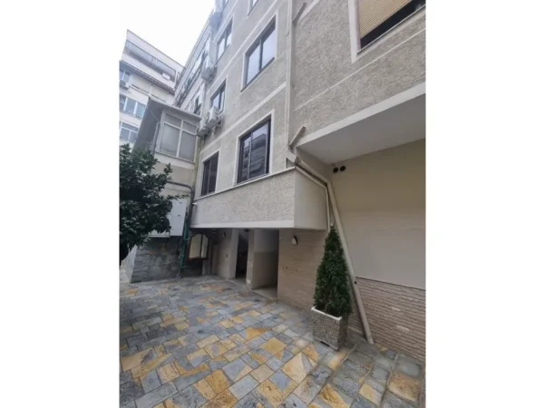 Tirane, jepet me qera apartament 2+1 Kati 1, 140 m² 700 € (Don bosko)