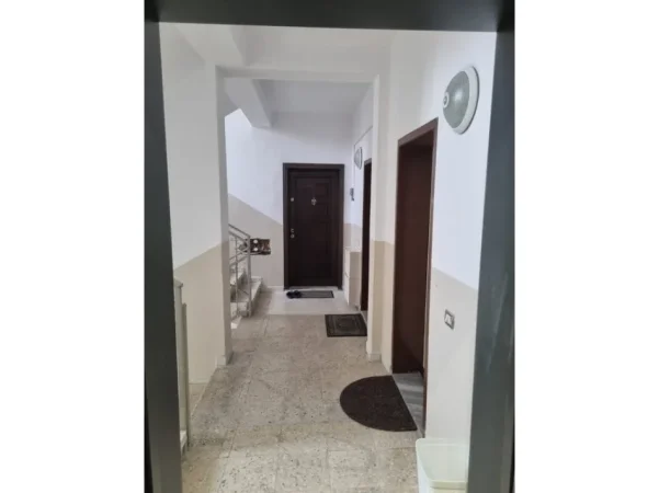 Tirane, jepet me qera apartament 2+1 Kati 1, 140 m² 700 € (Don bosko)