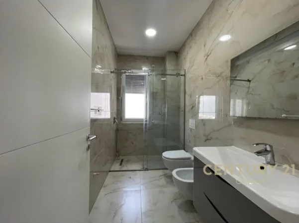 Tirane, jepet me qera apartament 2+1 Kati 3, 123 m² 800 € (kopshti botanik)