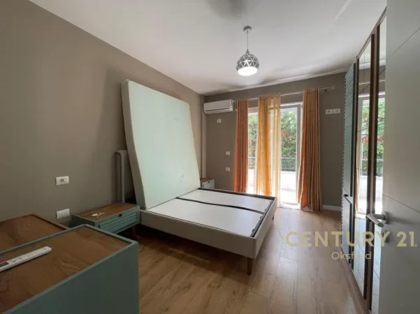 Tirane, jepet me qera apartament 2+1 Kati 3, 123 m² 800 € (kopshti botanik)