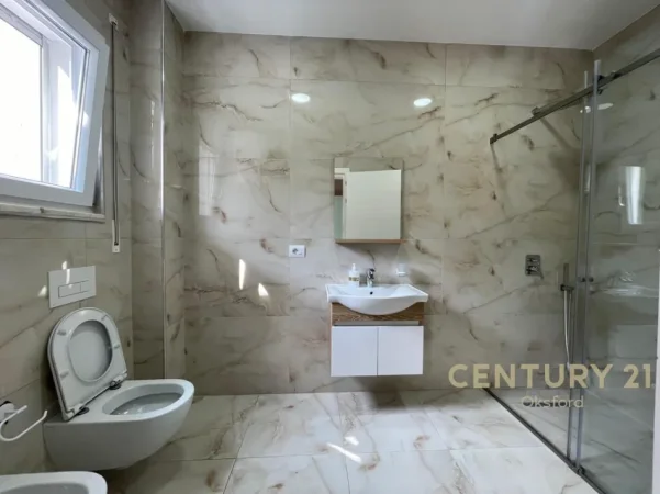 Tirane, jepet me qera apartament 2+1 Kati 3, 123 m² 800 € (kopshti botanik)