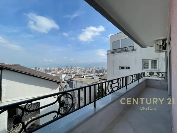 Tirane, jepet me qera apartament 2+1 Kati 3, 123 m² 800 € (kopshti botanik)