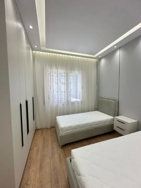 Tirane, shitet apartament 2+1 Kati 1, 104 m² 2000€ (Yzberisht)
