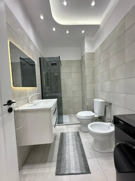 Tirane, shitet apartament 2+1 Kati 1, 104 m² 2000€ (Yzberisht)