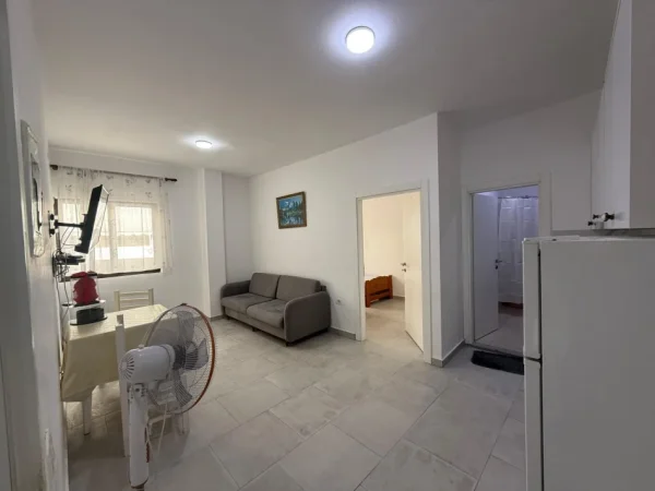 Tirane, jepet me qera apartament 1+1 Kati 3, 60 m² 400 € (Rruga 5 Maji)