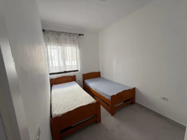 Tirane, jepet me qera apartament 1+1 Kati 3, 60 m² 400 € (Rruga 5 Maji)