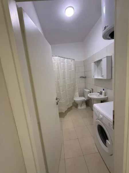 Tirane, jepet me qera apartament 1+1 Kati 3, 60 m² 400 € (Rruga 5 Maji)