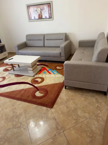 Tirane, jepet me qera apartament 1+1+Ballkon Kati 4, 70 m² 575 € (RRUGA E DIBRES)