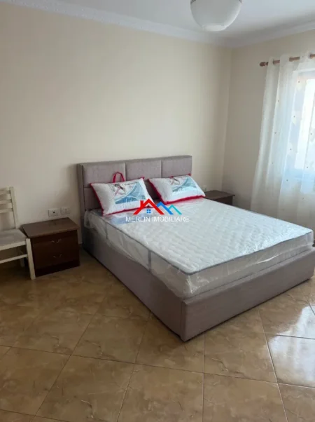 Tirane, jepet me qera apartament 1+1+Ballkon Kati 4, 70 m² 575 € (RRUGA E DIBRES)